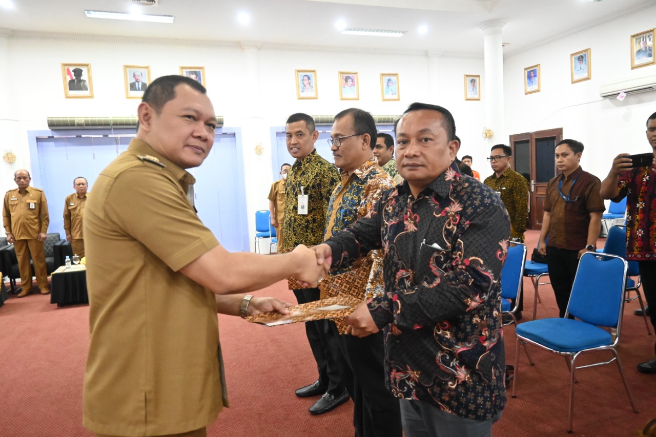 Bupati Fahmi Lantik Pengurus FKJP Paser Periode 2022-2024